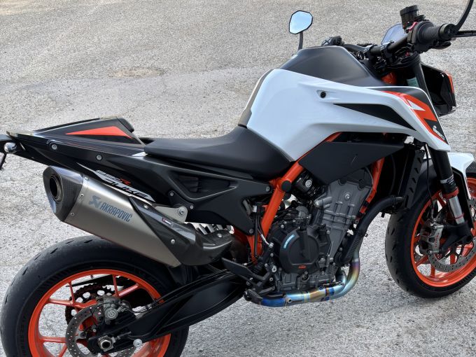 KTM 890 DUKE R 4