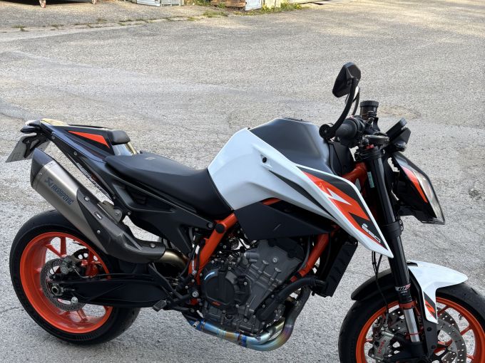 KTM 890 DUKE R 4