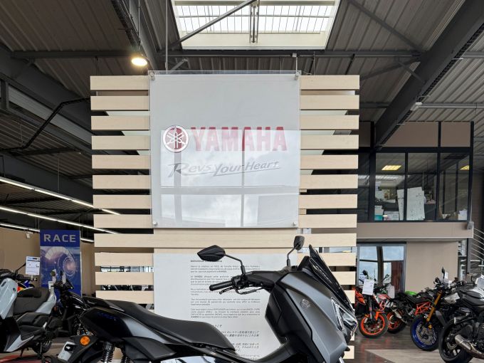 YAMAHA NMAX 125 4