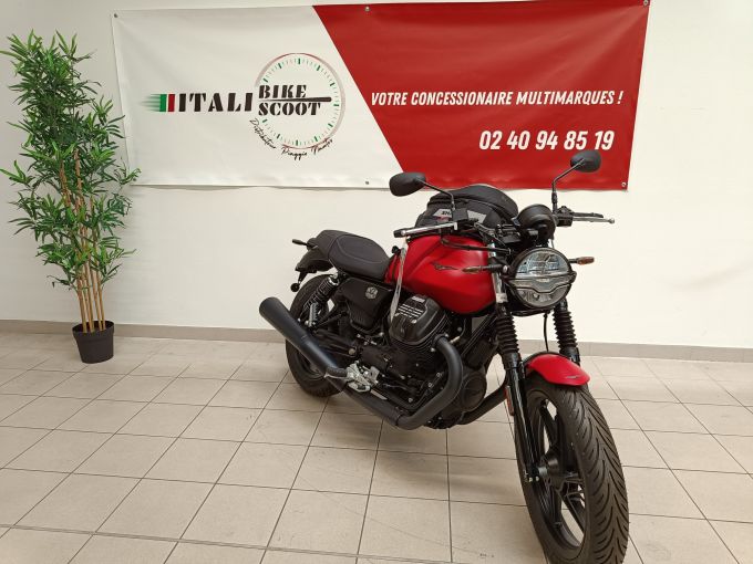 MOTO GUZZI V7 STONE 4