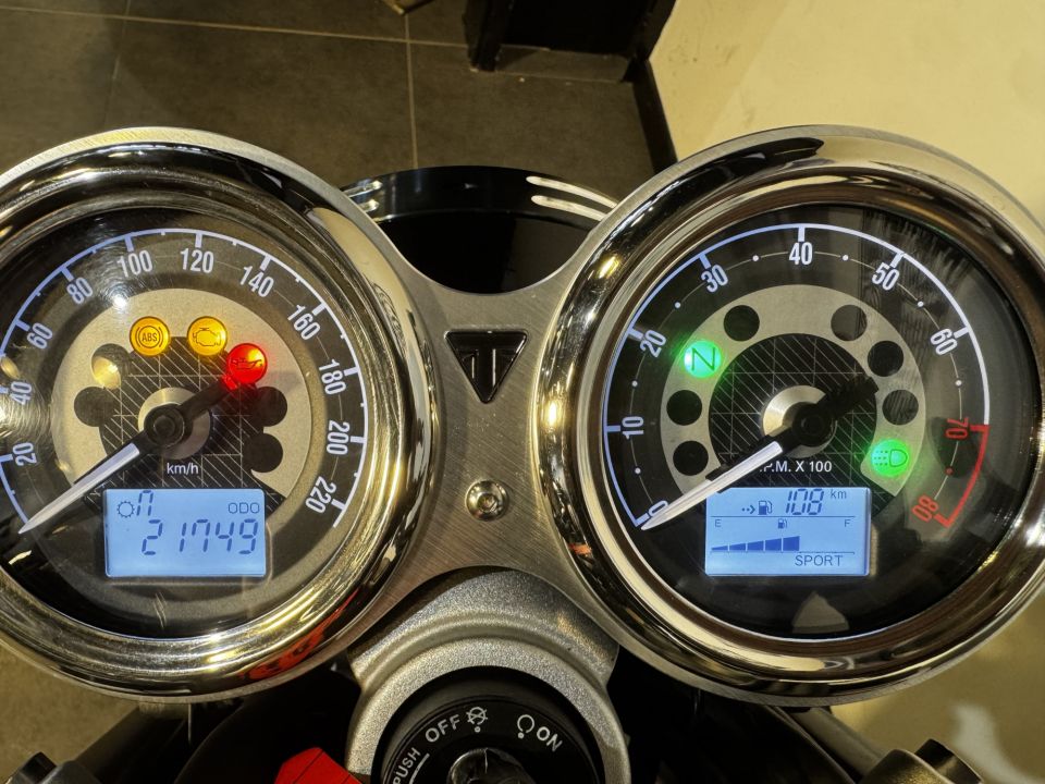 TRIUMPH SPEED TWIN 1200 4