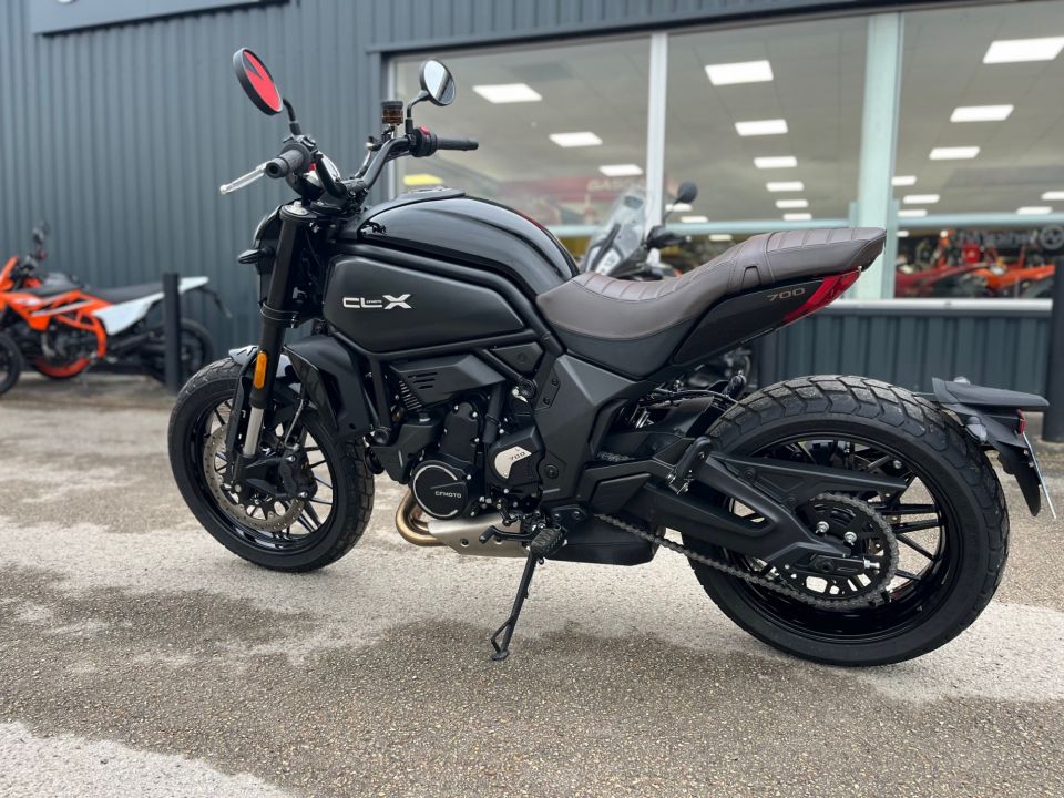 CF MOTO 700 CLX HERITAGE 4