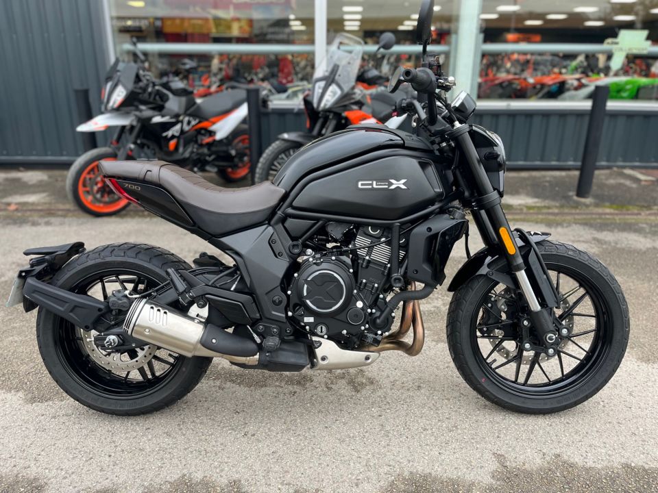 CF MOTO 700 CLX HERITAGE 4