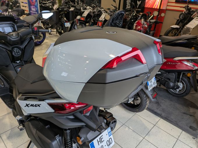 YAMAHA XMAX 300 Tech Max 4
