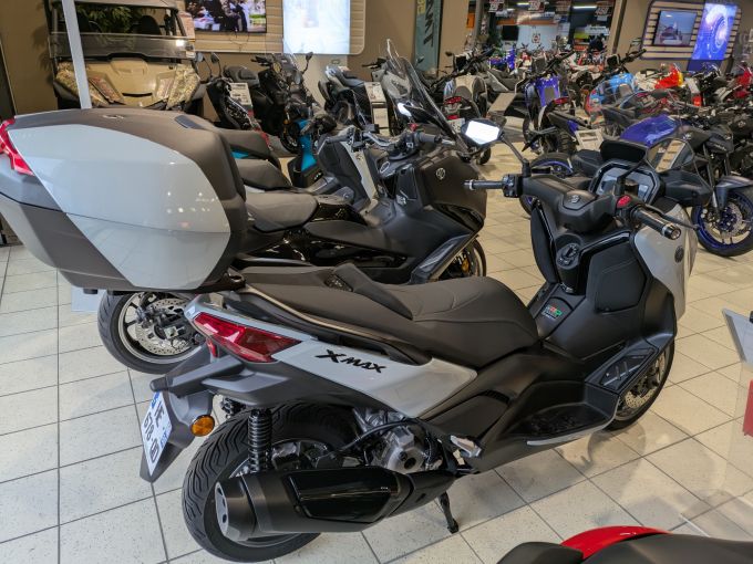 YAMAHA XMAX 300 Tech Max 4