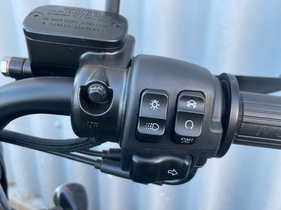 MOTO MORINI CALIBRO CUSTOM 700 4