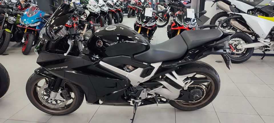 HONDA VFR 800 VTEC 4