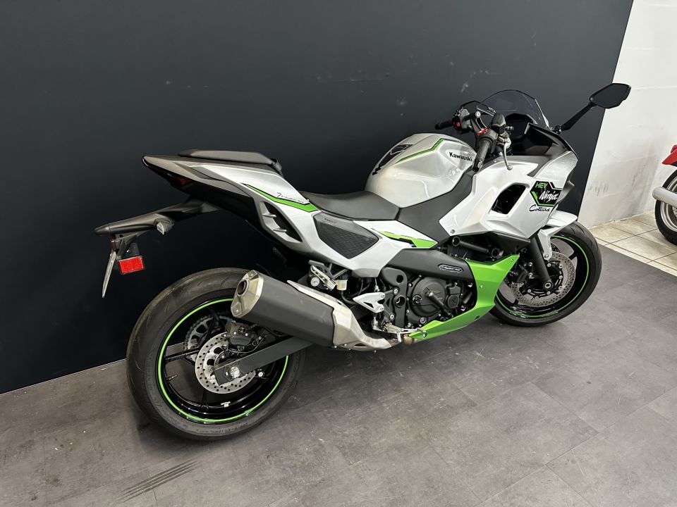 KAWASAKI Ninja 7 Hybrid 4
