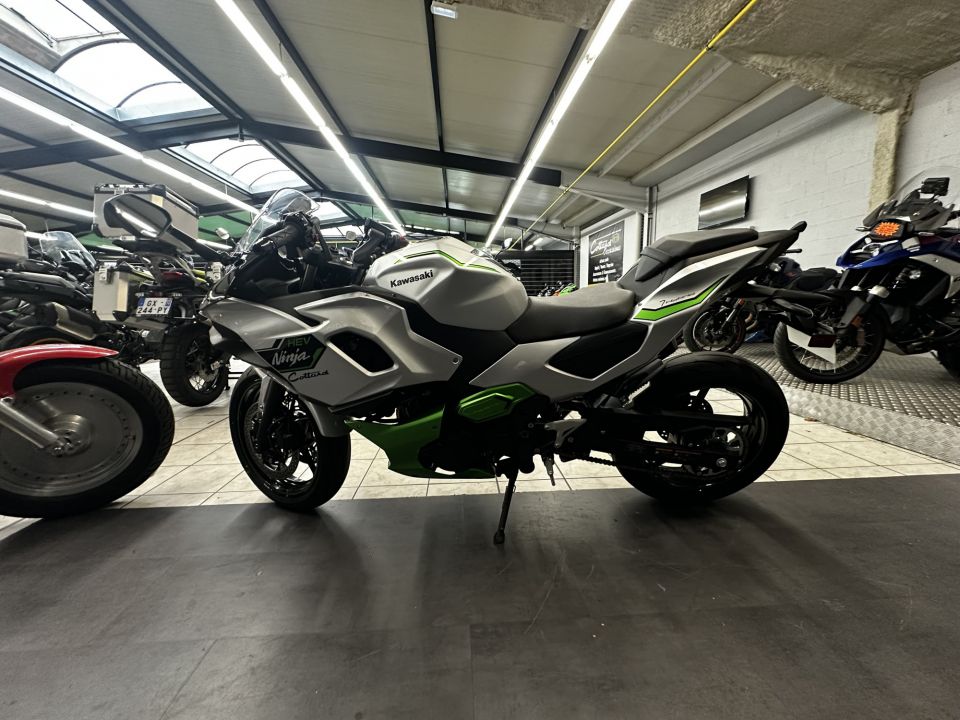 KAWASAKI Ninja 7 Hybrid 4