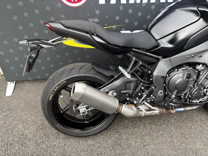 YAMAHA MT-10 4