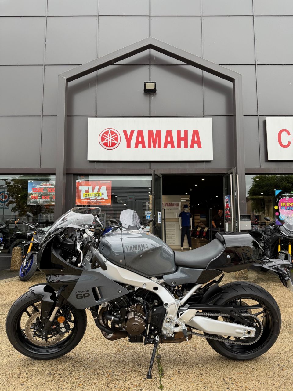 YAMAHA XSR 900 GP 4