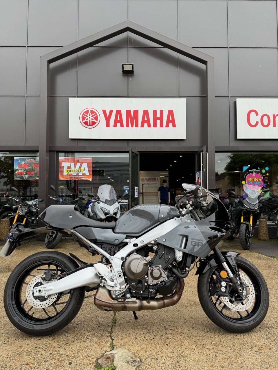 YAMAHA XSR 900 GP 4