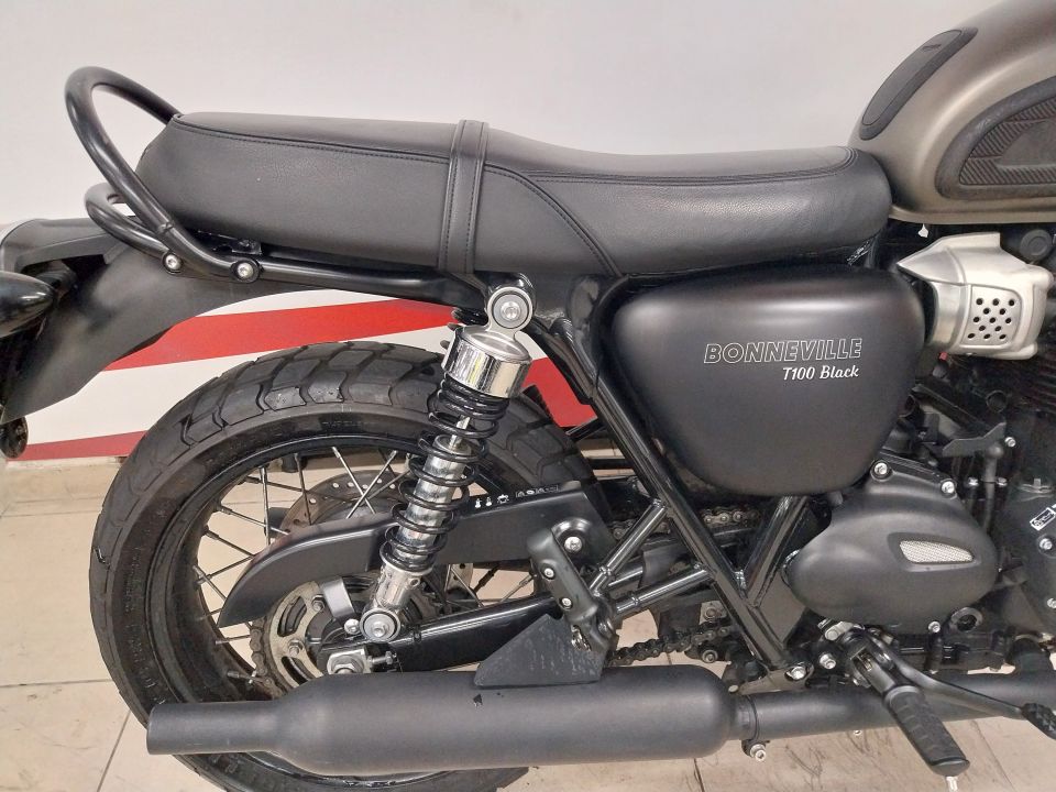 TRIUMPH BONNEVILLE T100 4