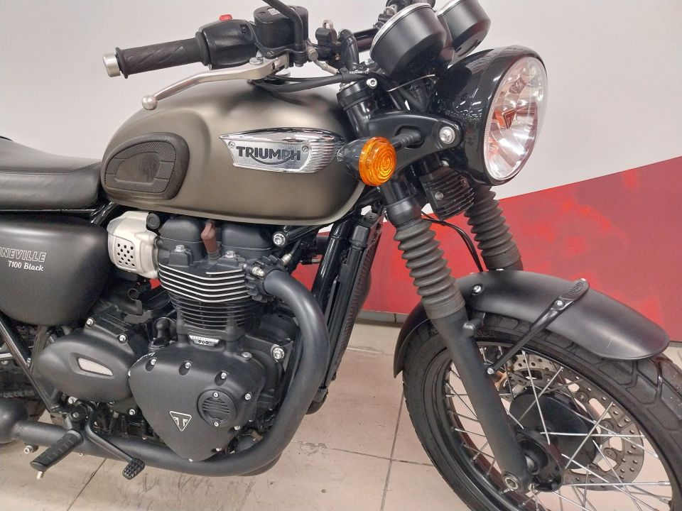 TRIUMPH BONNEVILLE T100 4