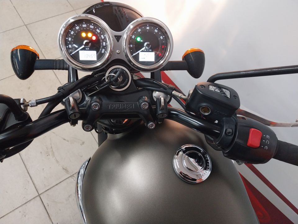 TRIUMPH BONNEVILLE T100 4