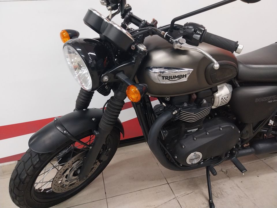 TRIUMPH BONNEVILLE T100 4