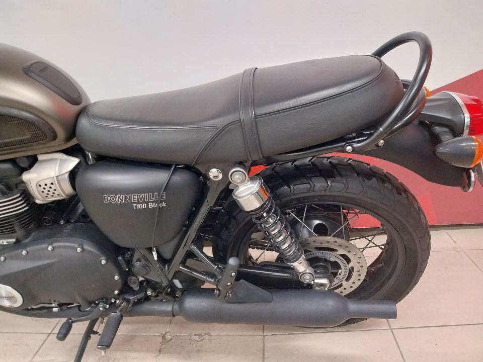 TRIUMPH BONNEVILLE T100 4