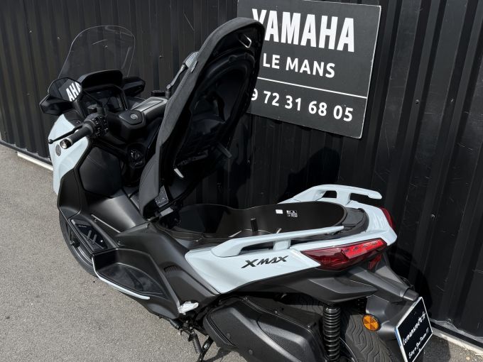 YAMAHA XMAX 300 TECH MAX + 4
