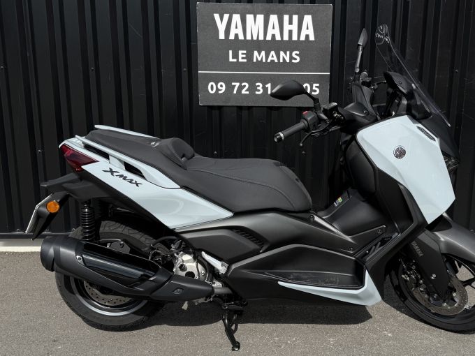 YAMAHA XMAX 300 TECH MAX + 4