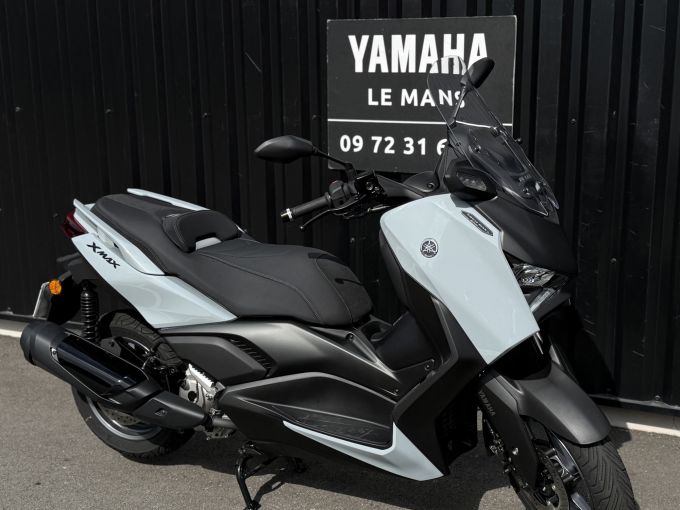 YAMAHA XMAX 300 TECH MAX + 4