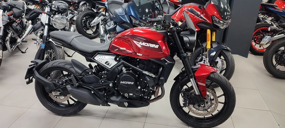 MOTO MORINI SEIEMMEZZO STR 650 4