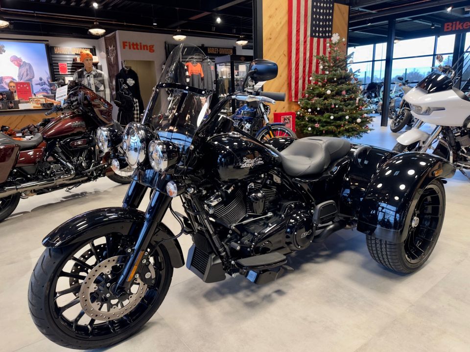 HARLEY-DAVIDSON TRIKE FREEWHEELER 1868 4