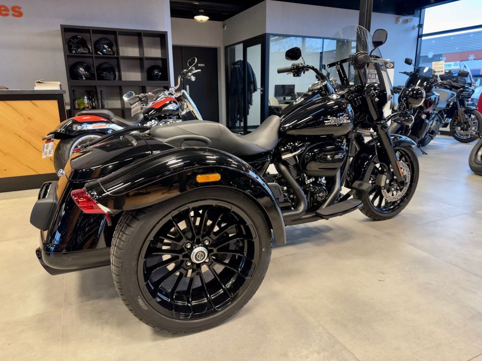 HARLEY-DAVIDSON TRIKE FREEWHEELER 1868 4