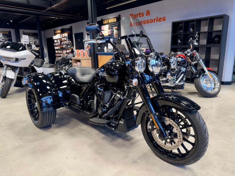 HARLEY-DAVIDSON TRIKE FREEWHEELER 1868 4