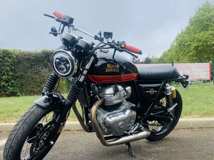 ROYAL ENFIELD INTERCEPTOR 4