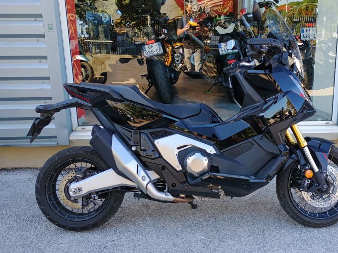 HONDA X-ADV 4