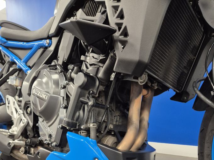 SUZUKI GSX-8S 4