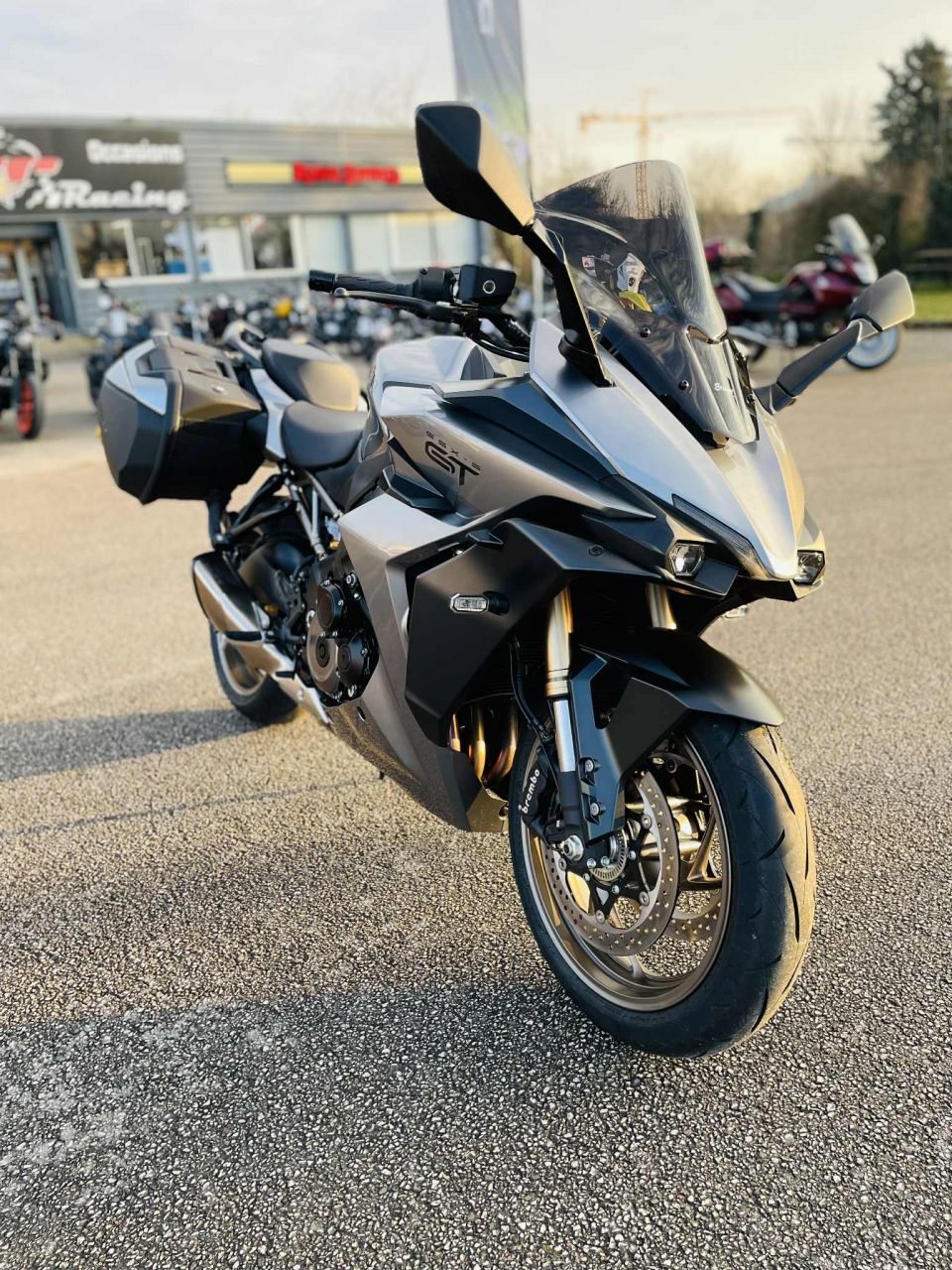 SUZUKI GSX-S 1000 GT 4