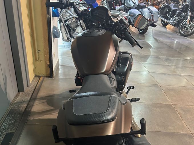 HARLEY-DAVIDSON SOFTAIL FXDR 1868 4