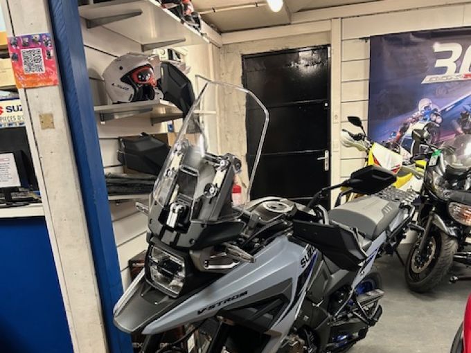 SUZUKI V-STROM 1050SE 4