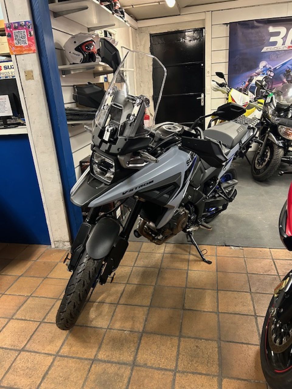 SUZUKI V-STROM 1050SE 4