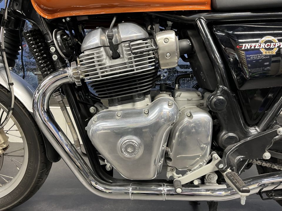 ROYAL ENFIELD INTERCEPTOR 4