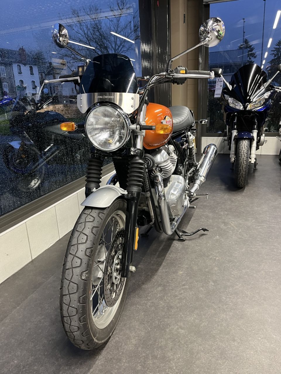 ROYAL ENFIELD INTERCEPTOR 4