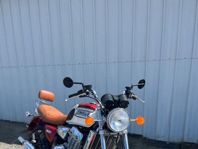 TRIUMPH Thunderbird 865 SE 4