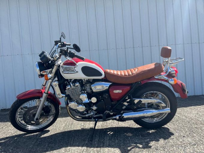 TRIUMPH Thunderbird 865 SE 4