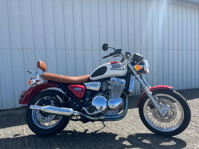 TRIUMPH Thunderbird 865 SE 4