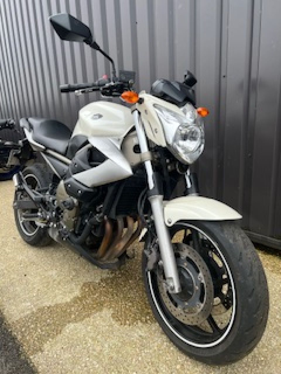 YAMAHA XJ6-N 4