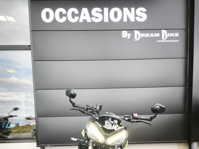 TRIUMPH STREET TRIPLE 765 RS 4
