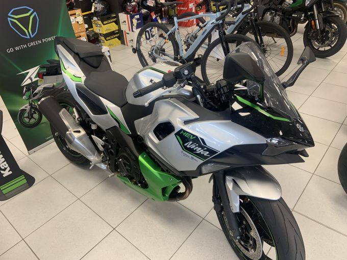 KAWASAKI Ninja 7 Hybrid 4