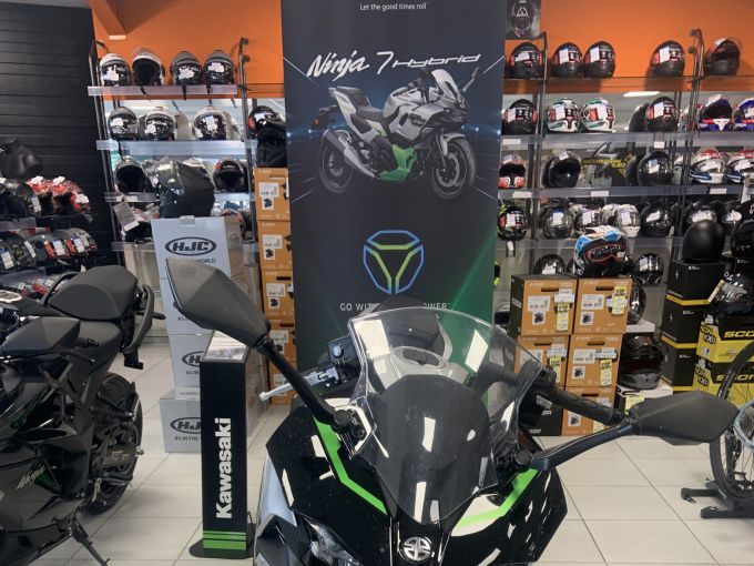 KAWASAKI Ninja 7 Hybrid 4