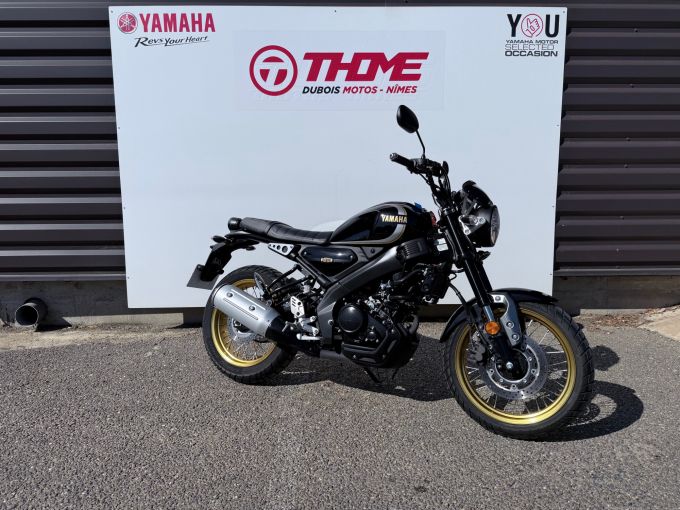 YAMAHA XSR 125 Legacy 4