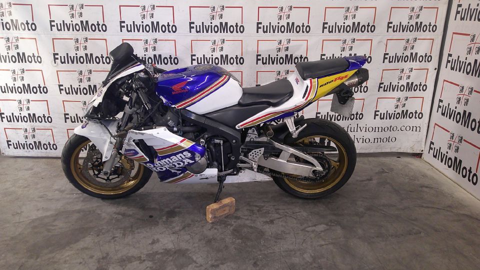 HONDA CBR 600 RR 4