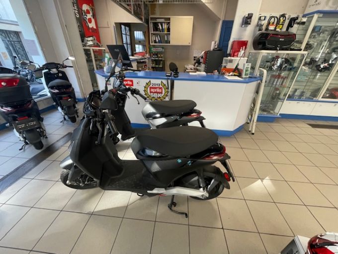PIAGGIO 1 ACTIVE 4