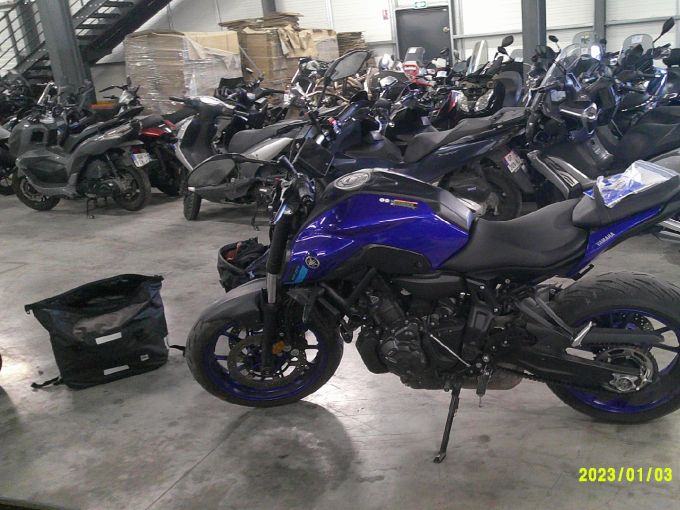 YAMAHA MT-07 4