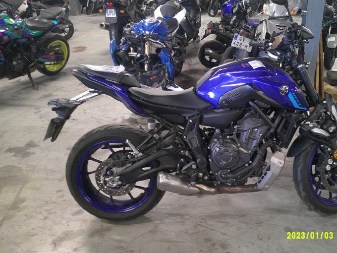 YAMAHA MT-07 4