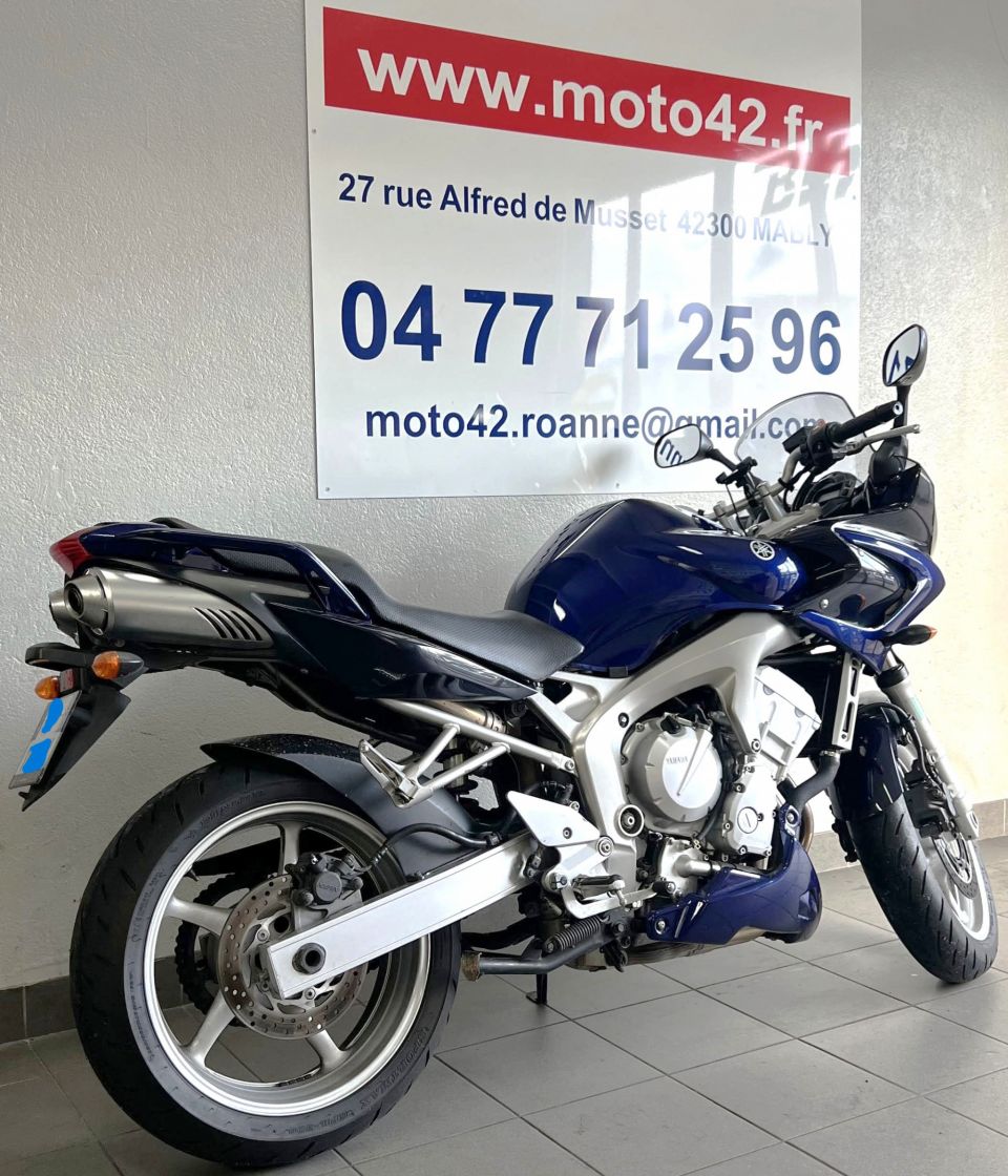 YAMAHA FZ6 600 FAZER 4